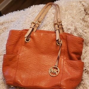 Micheal kors pocket book